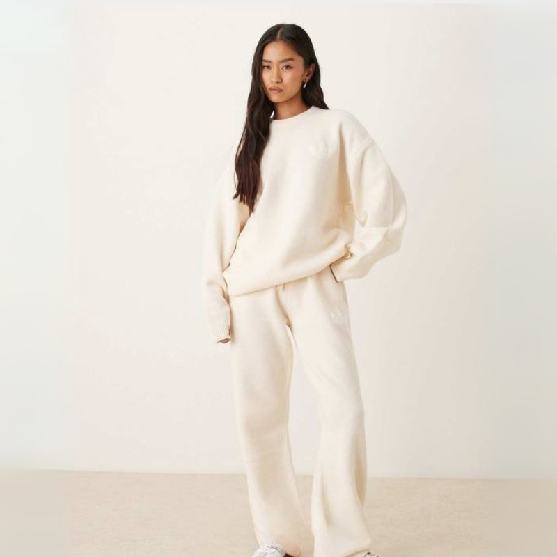 Felpa In Lana + Pantaloni In Regalo