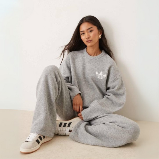Felpa In Lana + Pantaloni In Regalo
